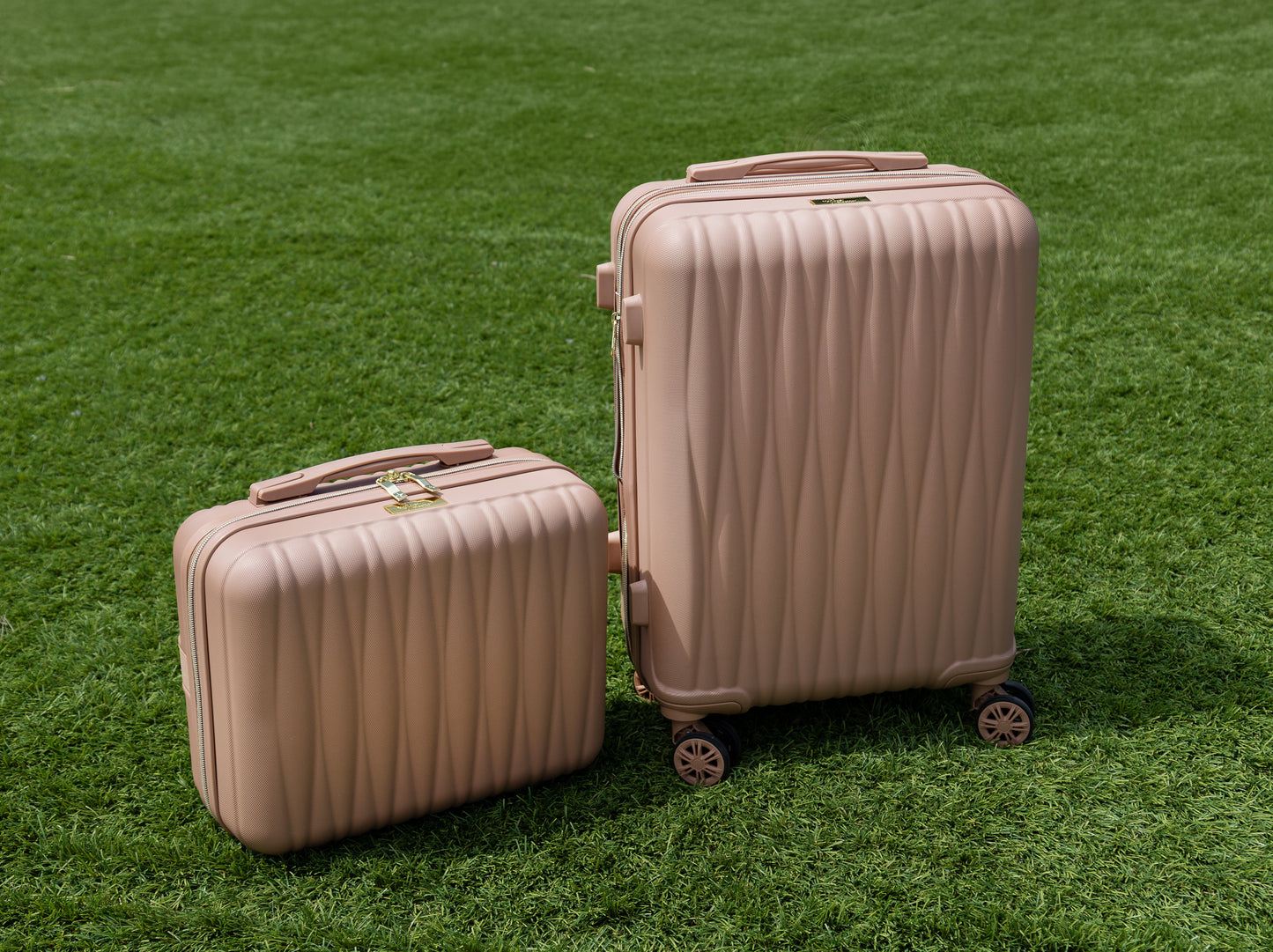 Ms. Jetsetter 2-Piece Expandable Luggage Set with Bonus Shoe Bag & 3-Piece Packing Cube Set