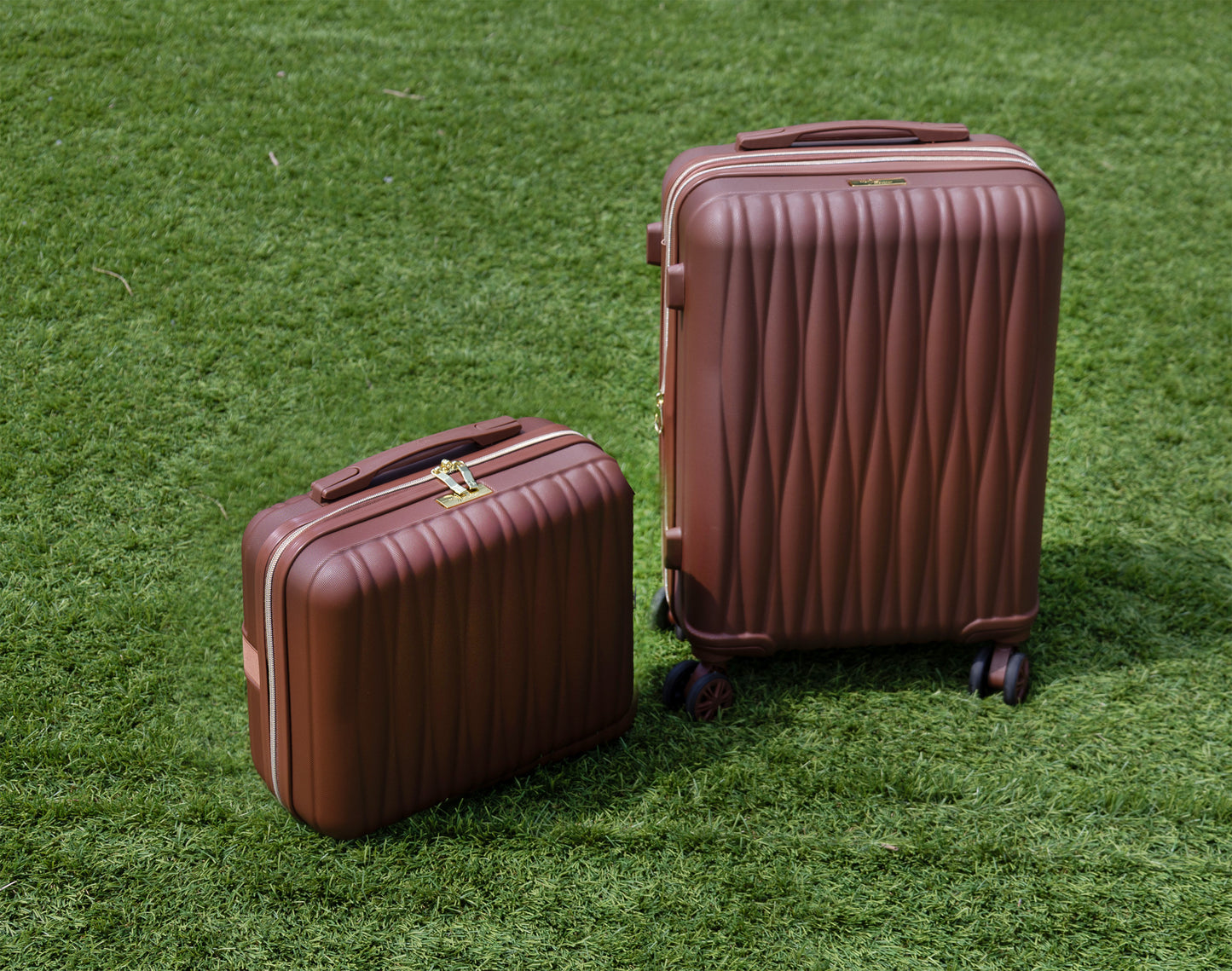 Ms. Jetsetter 2-Piece Expandable Luggage Set with Bonus Shoe Bag & 3-Piece Packing Cube Set